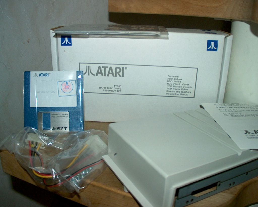 NEW Atari TT 030 computer C398080-001 DP8530 28 pin PLCC IC
